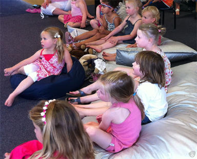 Groep 3 op bezoek in de Bibliotheek Eemland